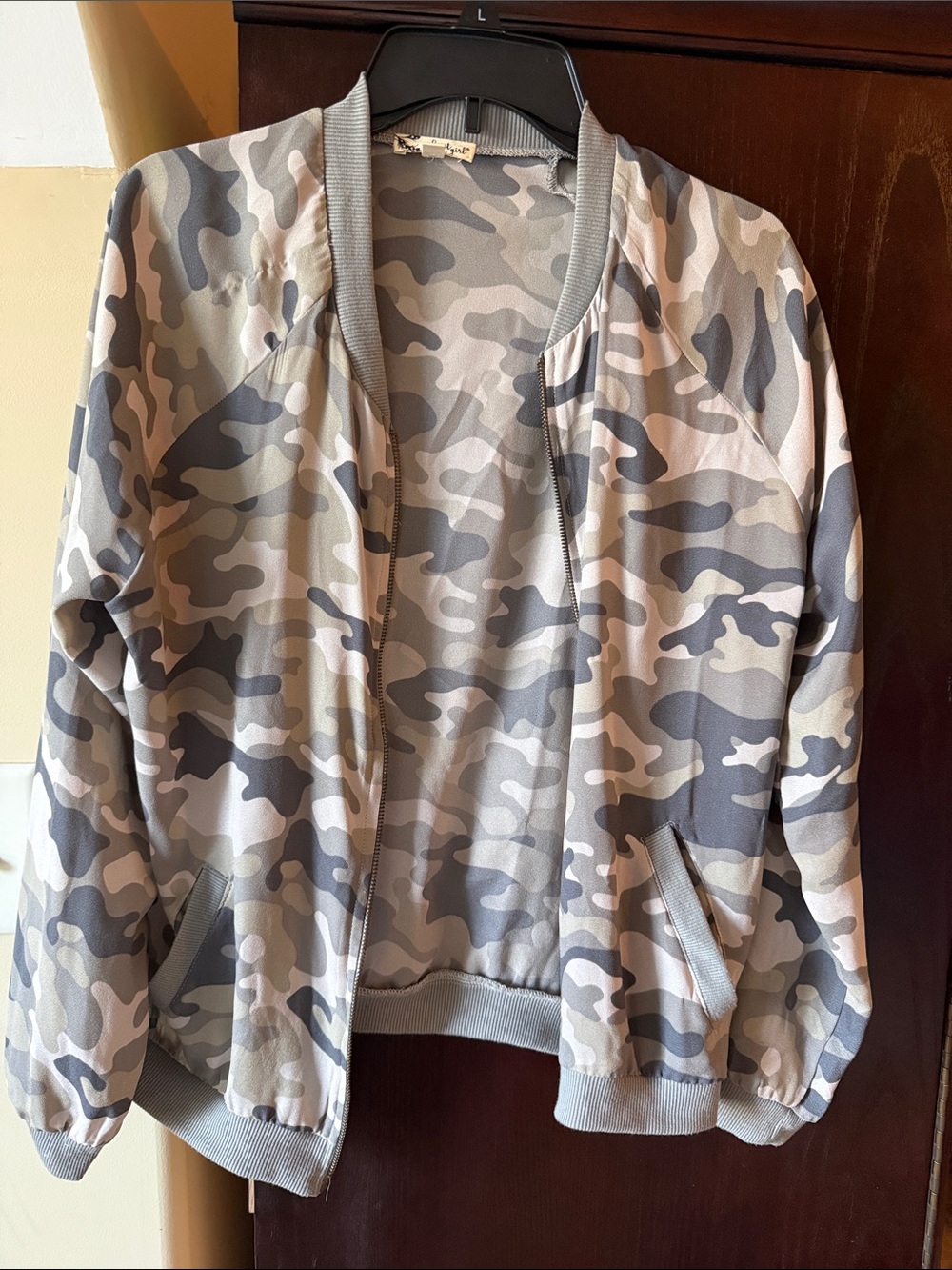 About A Girl Women's Camo Bomber Jacket - Gray/Tan